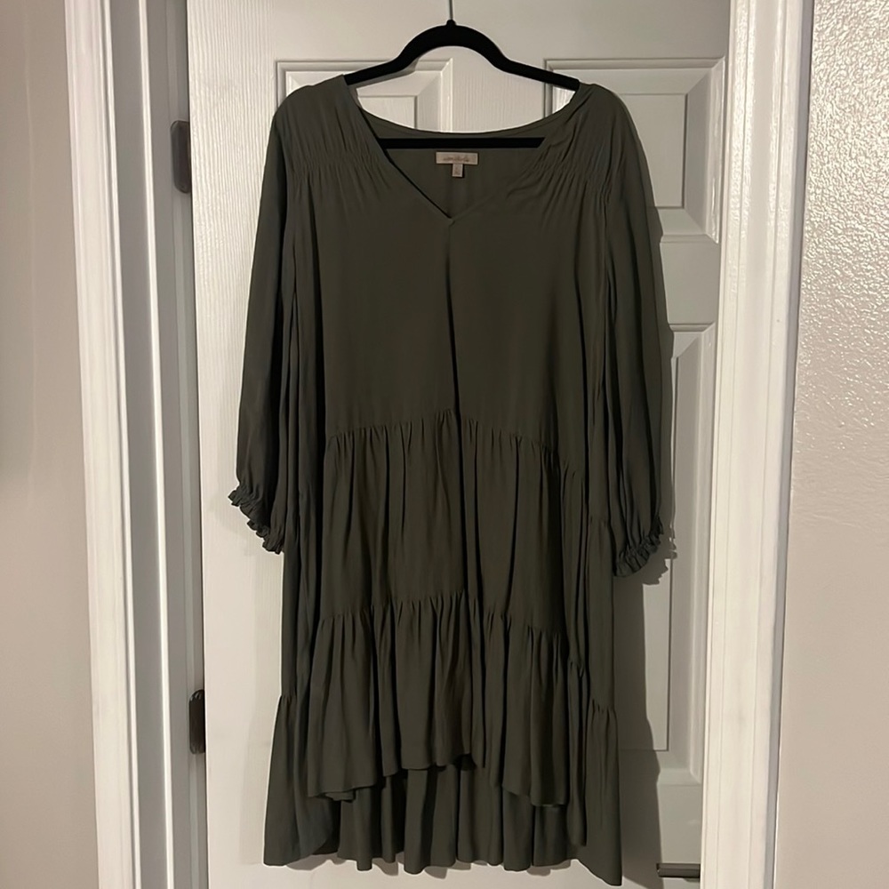 3/4 sleeve flowy v-neck dress